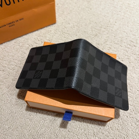 Louis Vuitton Wallet - Picture 2 of 6